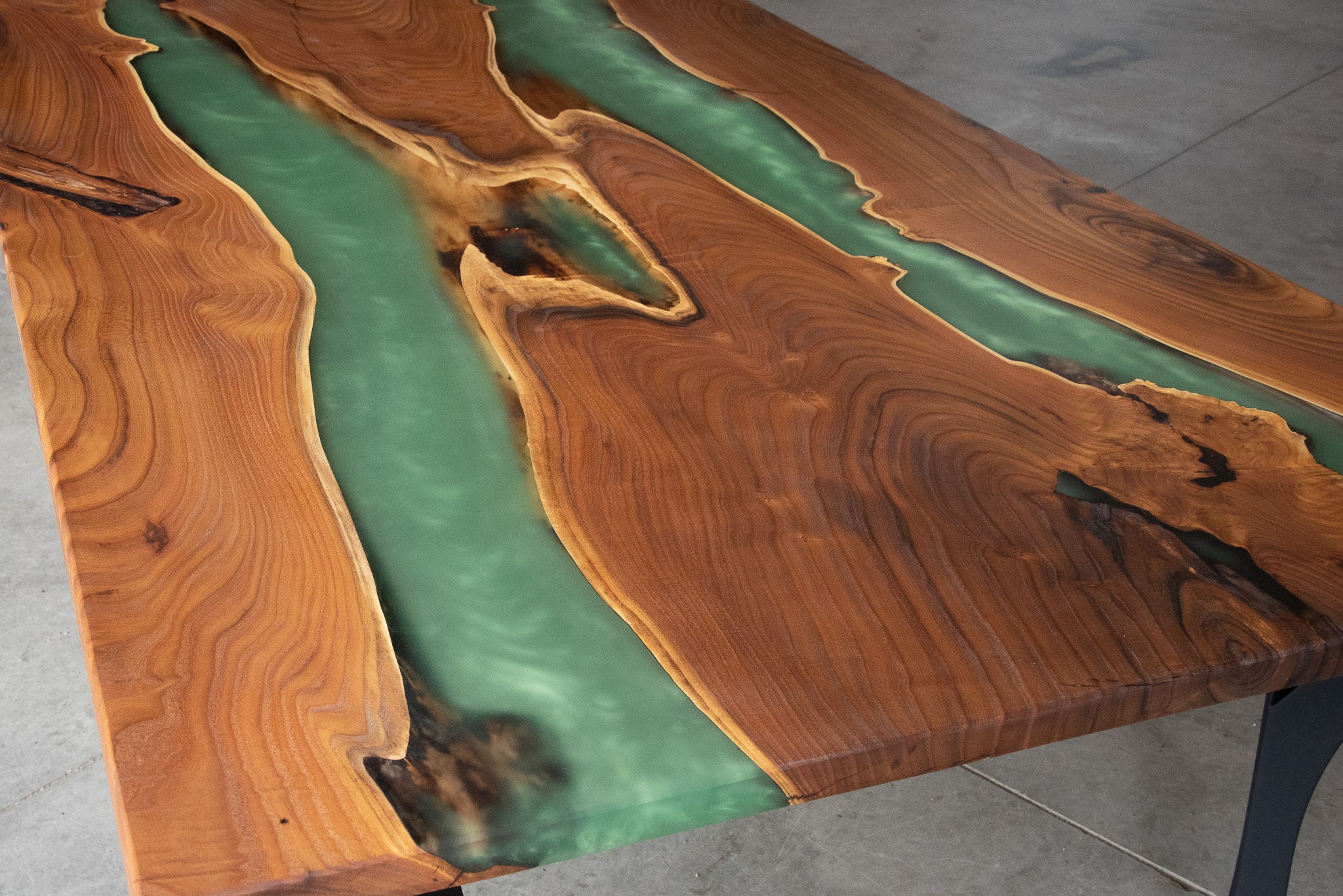 Customize Stream Resin Epoxy Table, Handmade Design Blue Epoxy Dining