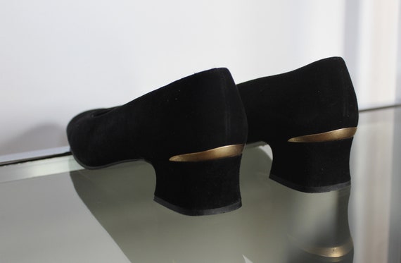 Stuart Weitzman Vintage Black suede heels with Go… - image 4