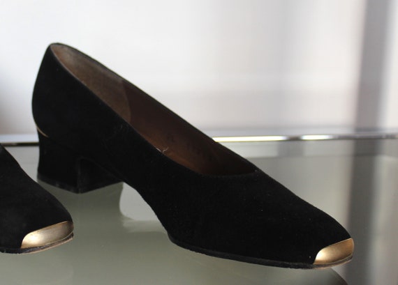 Stuart Weitzman Vintage Black suede heels with Go… - image 2