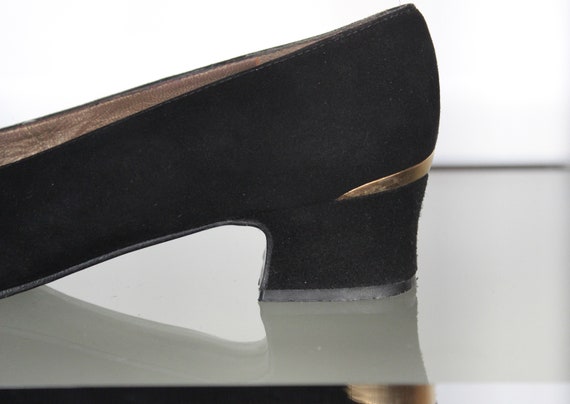 Stuart Weitzman Vintage Black suede heels with Go… - image 8