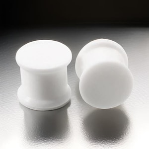 Pair of WHITE Silicone Ear Plugs Stretchers Jewellery Piercing Tunnels Gauge PL190