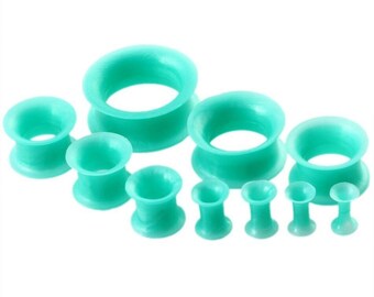 Pair of MINT GREEN Silicone Ear Flesh Tunnels Piercing Stretchers Jewellery Plugs TU152