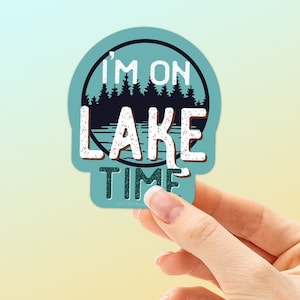 Sticker Lake Time - Lake Life bumpersticker voor auto, boottrailer, camper - zwemmen, vissen en kamperen in het meer Stickers voor hydroflask, koeler