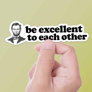 Pegatina con frase "Sé excelente el uno con el otro" - Calcomanía de cultura pop para portátil - Pegatina de película de comedia icónica para botella de agua
