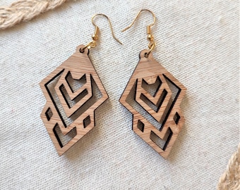 Nature-style wooden earrings from the NAZCA collection