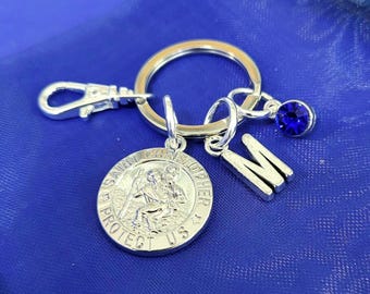 Llavero de San Cristóbal con piedra natal inicial opcional, regalo de viaje personalizado del santo patrón