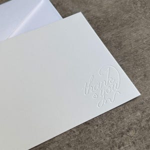 Carte de remerciement typographique, Relief sans couleur, Ensemble de papeterie en relief, Style minimaliste