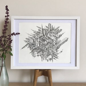 Peut inclure: Un dessin en noir et blanc d'une ville futuriste, encadré dans un cadre blanc et exposé sur un chevalet en bois.