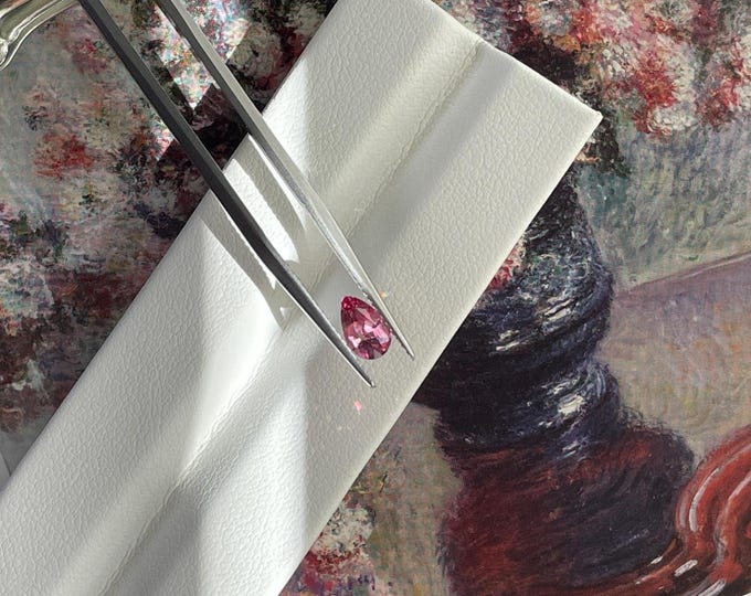 0.67ct Natural Pear Shape Faceted Malaya Garnet - Purplish Pink