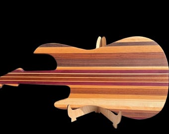 Guitarra con tabla de charcutería de madera dura / Arce, nogal, cerezo
