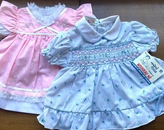 Deux robes à fleurs vintage pour nouveau-né