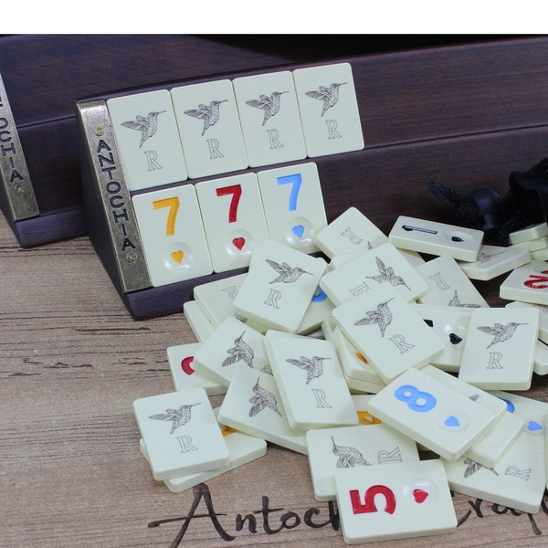 Cremefarbene Rummikub Tiles - Gerades Rummikub Set - Personalisierte Rummikub Racks mit Tiles - Kundenspezifisches Rummy Cube Set für Geburtstagsgeschenk