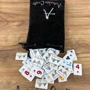 Piastrelle Rummy Personalizzate In Melammina – 106 Pezzi Incluse 2 Jolly, Incisione A Contorno, Dimensioni 3,5x2,5 Cm