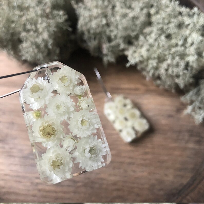 Epoxy resin dangle drop earrings white dried flowers price tag shape large earrings candy look boho style romantic small flowers geometric