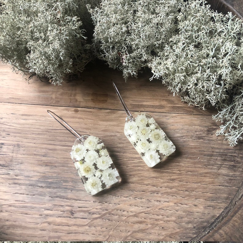 Epoxy resin dangle drop earrings white dried flowers price tag shape large earrings candy look boho style romantic small flowers geometric