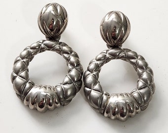 Pendientes bañados en plata vintage de Oscar De La Renta