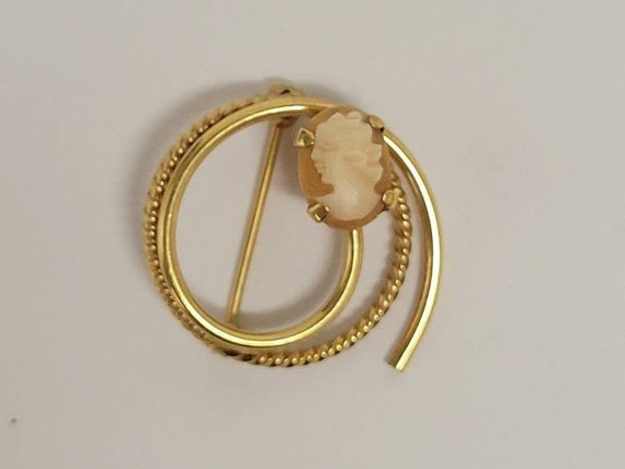 Vintage 12k Gold Filled Cameo Brooch - image 1