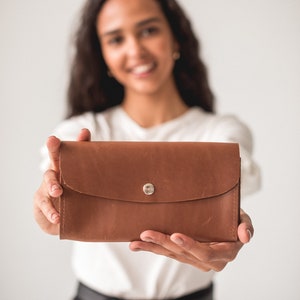 Cartera de cuero grabada / Cartera de cuero para mujer / Cartera de cuero personalizada / Cartera de bolsillo de cuero / Cartera de cuero con cremallera