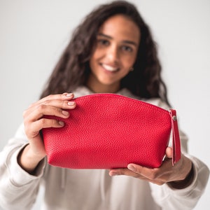 Pebble Leather Half-Moon Cosmetic Bag: Personalized Travel Toiletry Pouch