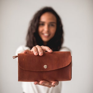 Cartera de mujer de cuero personalizable con cremallera ~ Cartera de cuero de mujer minimalista ~ Embrague de mujer de cuero ~ Monedero de cuero ~ Cartera hecha a mano