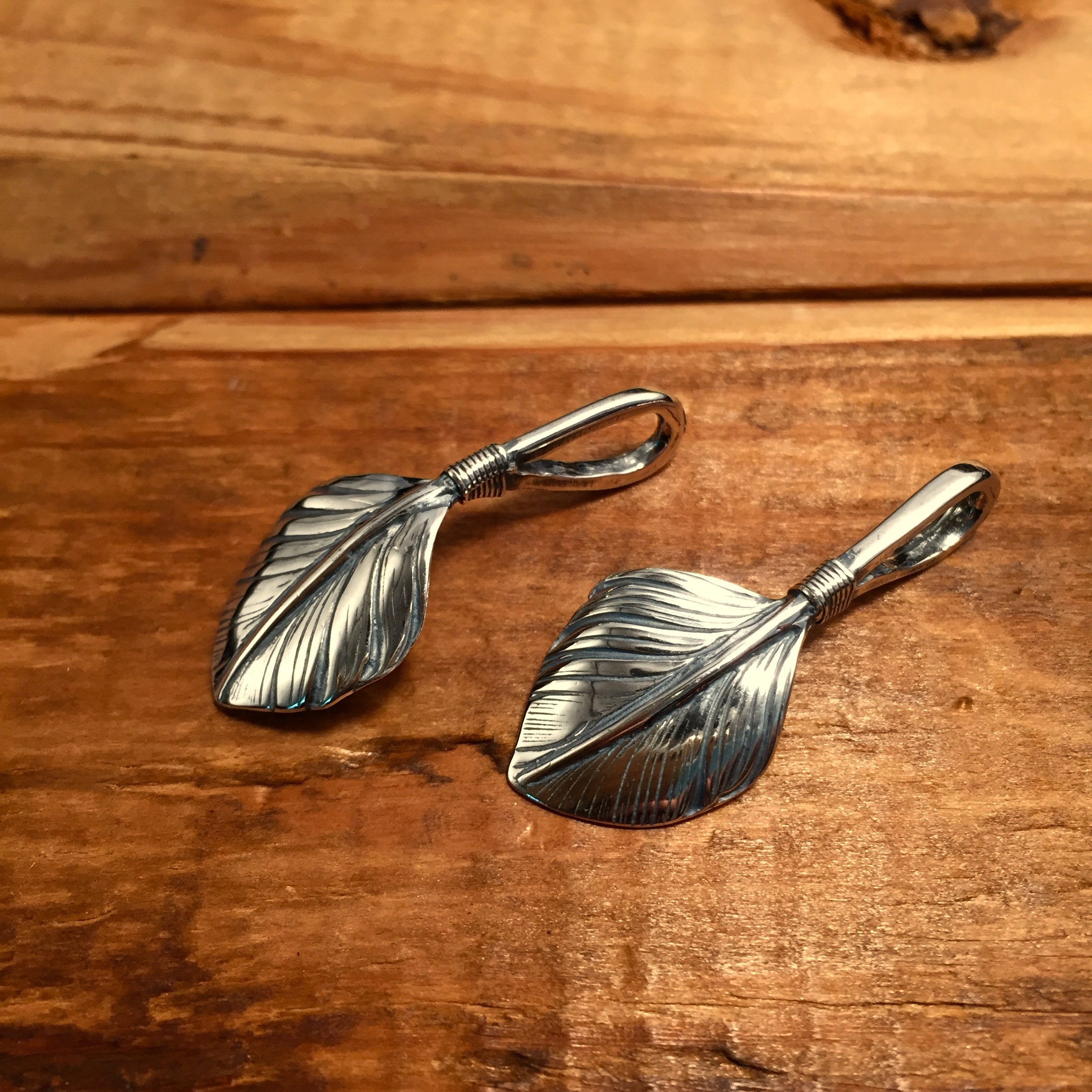 アクセサリー MEDIUM FEATHER TOP MAD CULT/マッドカルト】「MC Feather Pendant Top/MCフェザー