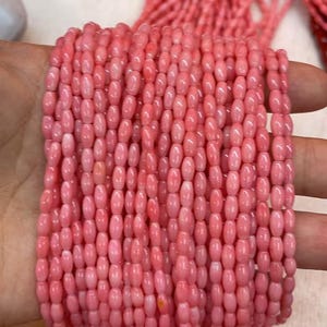 天然ピンクコーラルライスビーズ ヒーリングエネルギージェムストーンルースビーズ DIY ジュエリーメイキングデザイン ブレスレットとネックレス用