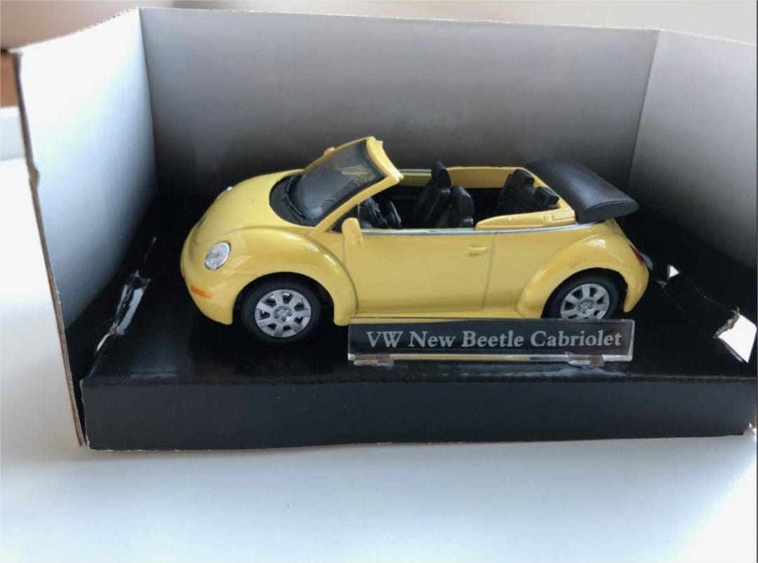 Cararama Volkswagen VW New Beetle Convertible Diecast Model Car
