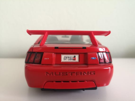 Maisto Ford Mustang SVT Cobra R (2000) Diecast Model Car - Scale 1