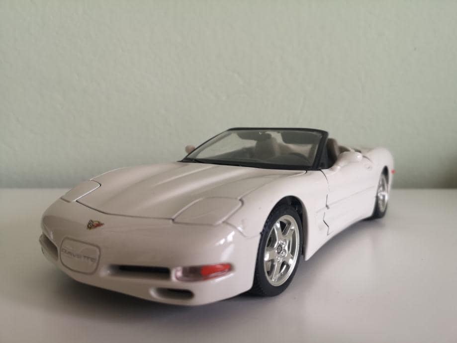 Bburago Chevrolet Corvette C5 (1997) Convertible Diecast Model Car