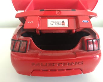 Maisto Ford Mustang SVT Cobra R (2000) Miniatura Fundida - Escala