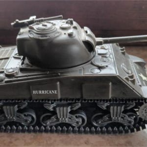 Tanque Sherman M4 del Ejército de EE. UU. "Hurricane" de la Segunda Guerra Mundial - Maqueta de plástico para exhibición - Hecho a mano y pintado a mano