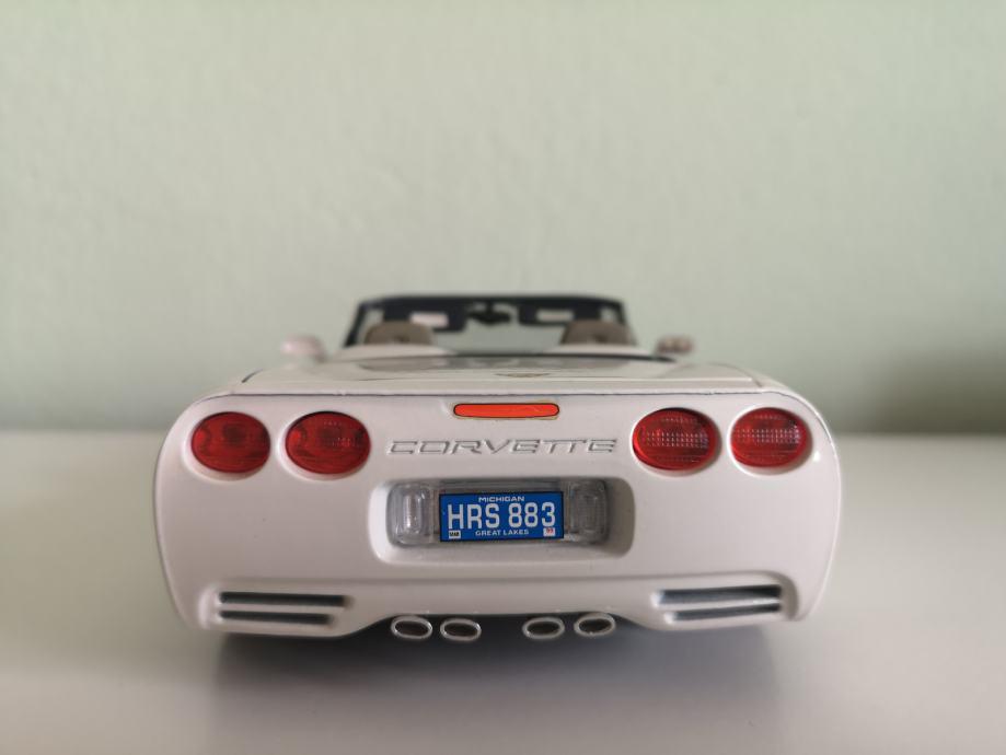 Bburago Chevrolet Corvette C5 (1997) Convertible Diecast Model Car