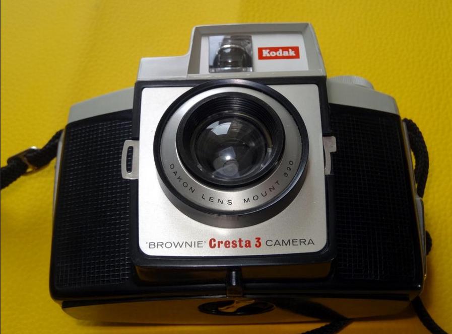 KODAK Brownie Cresta 3 (1955-1965) - Analog Vintage Camera - Dakon