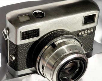 Praktica NovaフィルムカメラとCarl Zeiss Jena Tessar 50 mmレンズ
