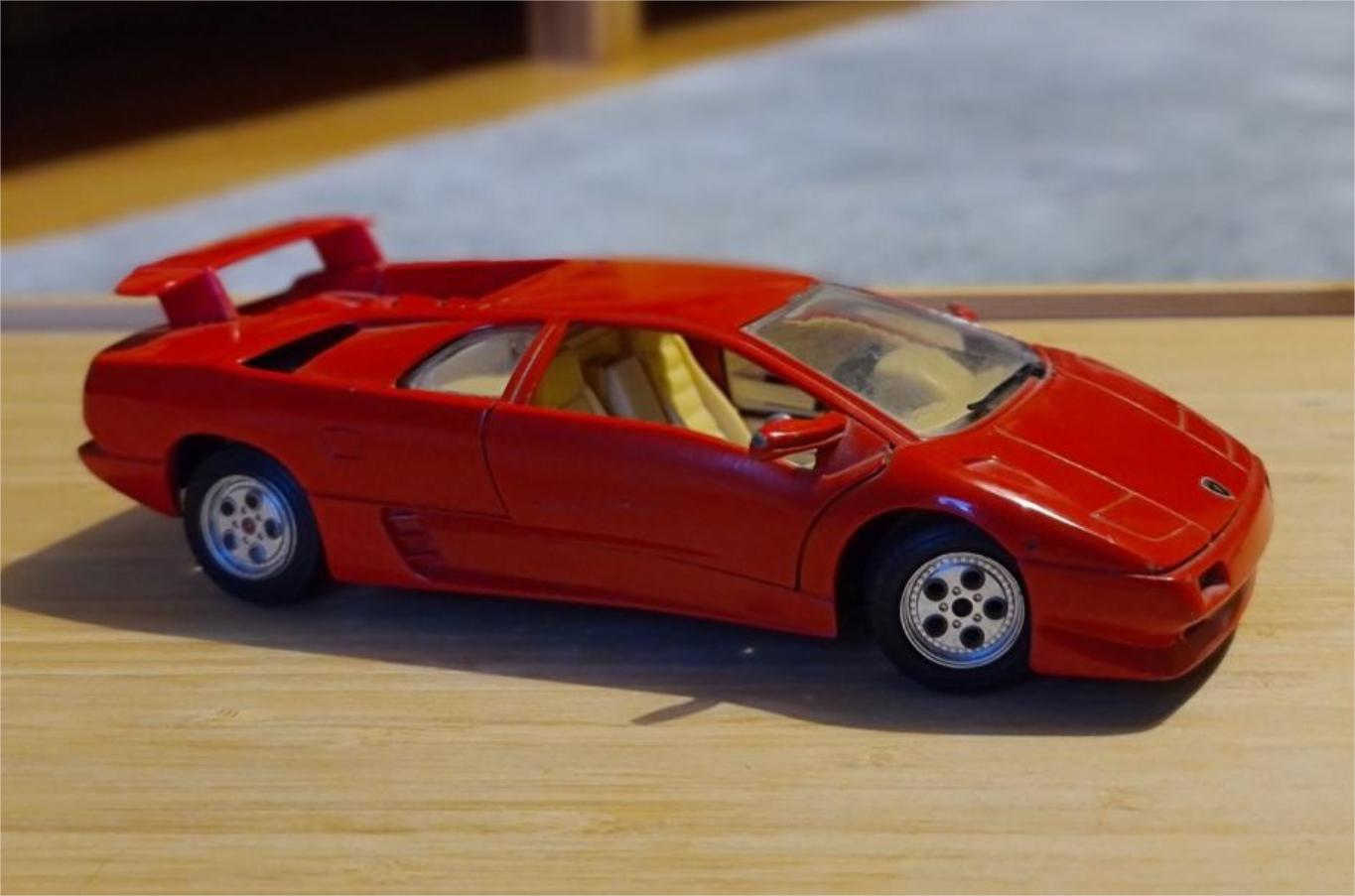 Burago 1/24 - Lamborghini Diablo V12 1990 - Rouge - Modèle Diecast - Occasion