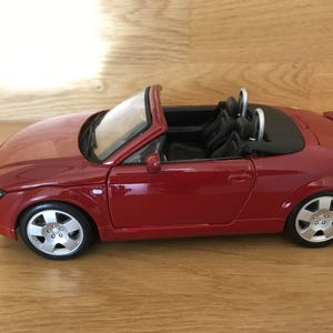 Maisto Audi TT Roadster (2005) Diecast Model Car - Scale 1/18 - Red - Diecast Metal Collectors Model - No Box - Vintage