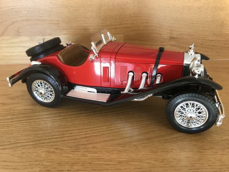 Bburago Mercedes-benz SSK (1928) Diecast Model Car - Scale 1/18