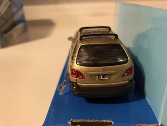 Cararama Lexus RX300 Diecast Model Car - Scale 1/43 - Silver