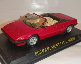 1988 Ferrari Mondial Cabrio klassisk diecast modellbil - Skala 1/43 - Röd - Diecast metall samlarmodell - Ingen låda, med stativ - Vintage