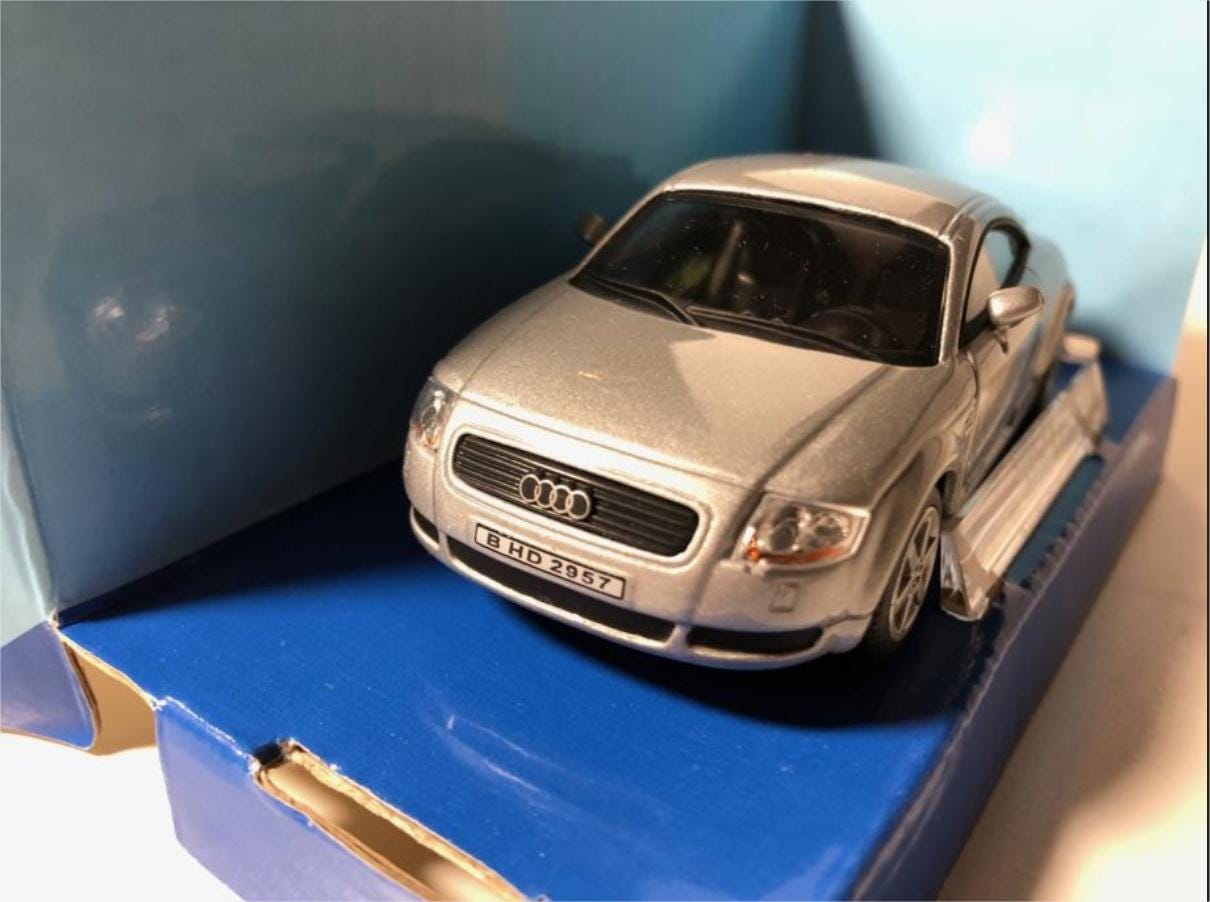 Cararama Audi TT ダイキャストモデルカー - スケール 1/43 - シルバー