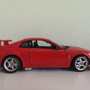 Maisto Ford Mustang SVT Cobra R (2000) Diecast Model Car - Scale 1/18 - Red - Diecast Metal Collectors Model - No Box - Vintage