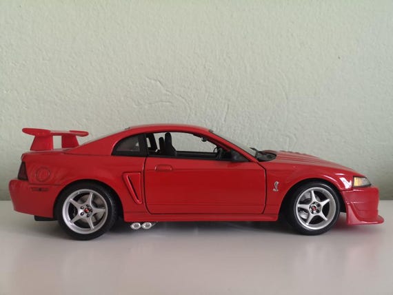 Maisto Ford Mustang SVT Cobra R (2000) Diecast Model Car - Scale 1