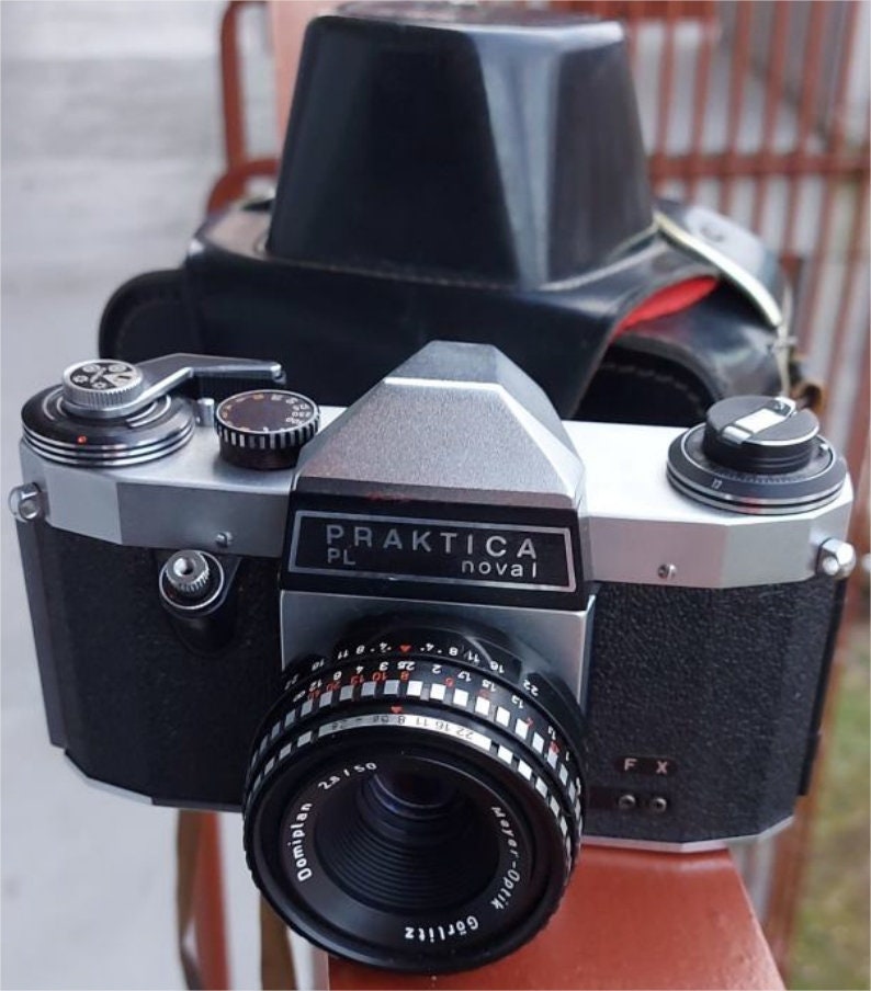 フィルムカメラ PRAKTICA PL NOVA1/ CARL ZEISS TESSAR 50 Praktica PL Nova 1 SLR (1964-1969) - Analog Vintage Camera - 35mm