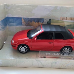 Volkswagen VW Golf Convertible Cararama, modelo a escala 1/43, color rojo, modelo de colección en metal fundido a presión, caja original, vintage.