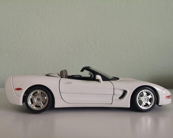 Bburago Chevrolet Corvette C5 (1997) Convertible Diecast Model Car - Scale 1/18 - White - Diecast Metal Collectors Model - No Box - Vintage