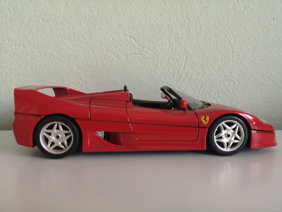 Bburago Ferrari F50 (1995) Modello di auto pressofusa Scala 1/18