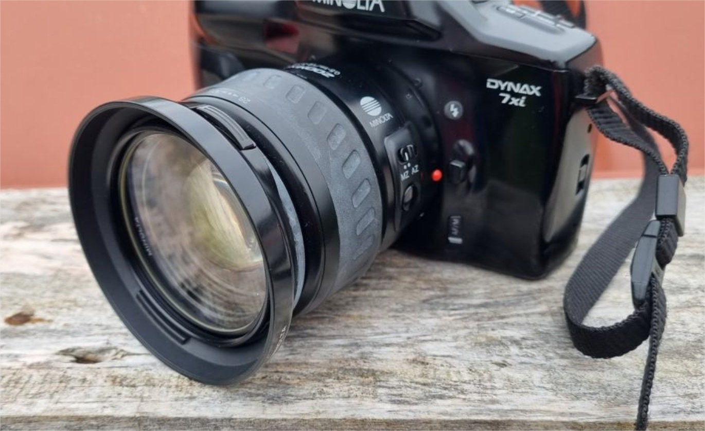 Minolta 7xi (1991) - Analog Vintage Camera - 35mm Film - With