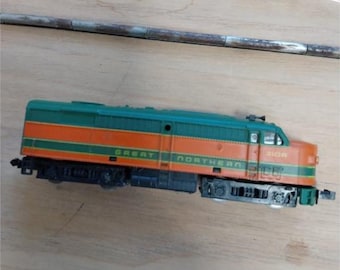 ModelPower Great Northern 310R - Trem elétrico analógico - DC - Testado e funcionando - Laranja/Verde - Calibre N - Escala 1:160 - Caixa original - Vintage