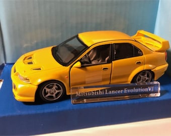 Modèle réduit de voiture Cararama Mitsubishi Lancer Evolution V1 Échelle  1/43 Jaune Modèle réduit de voiture en métal de collection Boîte