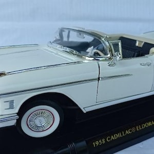Road Signature 1958 Cadillac Eldorado Biarritz Diecast Model Car - Scale 1/18 - White - Diecast Metal Collectors Model-Original Box-Vintage